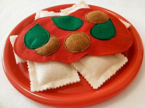 Felt ravioli, sauce, basil and meatballs Felt Ravioli, Ravioli Sauce, Play Food, Ravioli, Meatballs, Basil, Sugar Cookie, Sauce, Felt