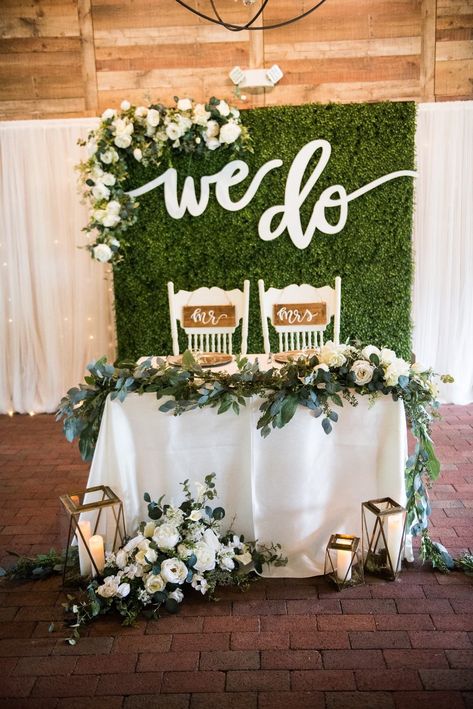 Wedding Couple Table Decor, Wedding Couple Table Decoration, Engagement Table Decorations, Main Table Wedding, Wedding Couple Table, Sweetheart Table Flowers, Wedding Decorations Table, Wedding Venues In Florida, Table Decorations Wedding