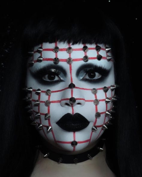 Female Horror Movie Characters Costumes, Pinhead Costume Female, Horror Cosplay Ideas, Horror Movie Women, Women’s Halloween Costume Horror, Horror Movie Cosplay Female, Horror Costume Female, Horror Halloween Costumes Women, Horror Movie Victim Makeup