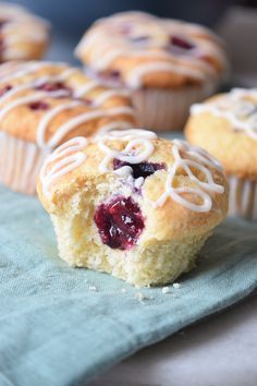 Jam Stuffed Muffins | Breakfast Recipe | Muffin Recipes | Jam Muffins Remodelaholic.com Stuffed Muffins, Jam Muffins, Muffins Breakfast, Berry Muffins, Cranberry Bread, Sweet Muffin, Filled Muffins, Homemade Muffins, Healthy Muffins