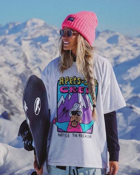 Cool Snowboarding Outfit, Snowboard Outfits For Women, Snowboard Fits, Snowboard Outfit Women, Surf Outfit Women, Snowboarding Outfit Women's, Snowboard Aesthetic, Apres Ski Outfits, Snow Style