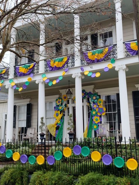 Mardi Gras House Decor, Mardi Gras Outdoor Decor, Mardi Gras Decorations Outdoor, Outdoor Mardi Gras Decorations, Mardi Gras Decorations House Outdoor, Mardi Gras Front Porch Decorations, Mardi Gras House Decorations, Diy Mardi Gras Decorations, Mardi Gras Outdoor Decorations