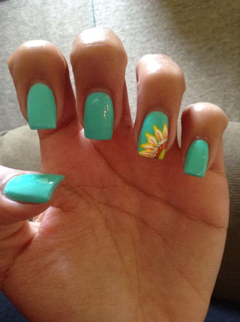 Sunflower nails Sunflower Nail Designs, Beach Nail Designs, Pedi Ideas, Sunflower Nails, Spring Nail Designs, Her Nails, Seasonal Nails, Nail Stuff, Apple Laptop