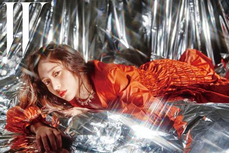 Krystal Fx, Korea Magazine, Christmas Shoot, Photography Themes, High Fashion Photography, Tin Foil, Instagram Ideas Photography, Shoot Inspiration, Super Star