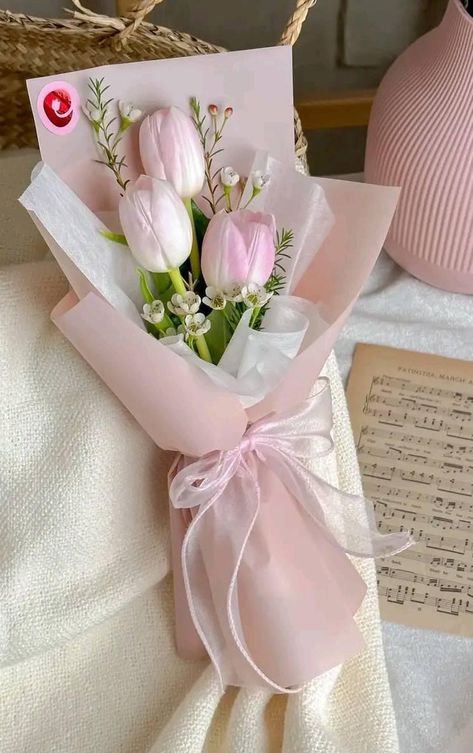 Cute Small Flower Bouquet, Small Tulip Bouquet, Simple Tulip Bouquet, Tulip Gifts, Ribbon Flowers Bouquet, Pink Flower Bouquet, Bouquet Tutorial, Tulips Arrangement, Cute Origami