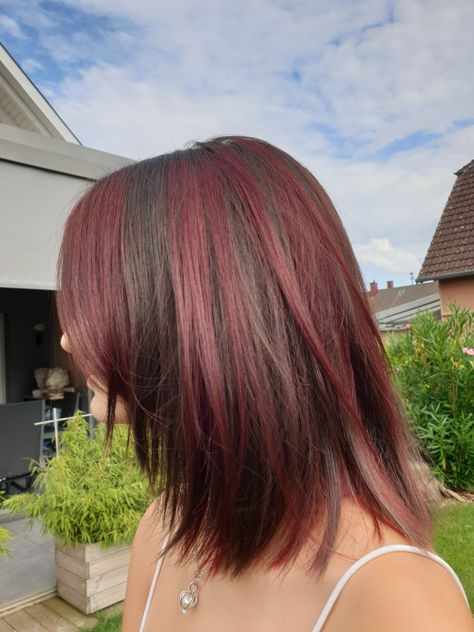 Short Hair With Red Tips, Deep Cherry Red Hair Highlights, Red Hair Streaks Brown, Red Streak In Brown Hair, Cherry Red Highlights In Brown Hair, Red Streaks In Brown Hair, Light Brown Hair With Red Highlights, Brunette With Red Highlights, Dark Brown Hair With Red