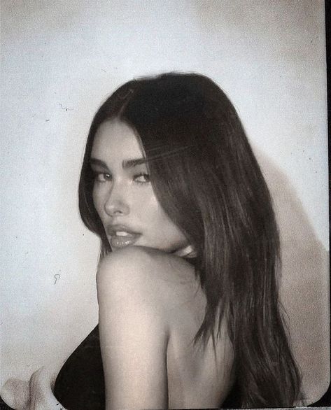 Madison Beer Photoshoot, Madison Bear, Beer Icon, Beer Photos, Madison Beer, Fav Celebs, Shakira, Lana Del Rey, Maquillaje De Ojos