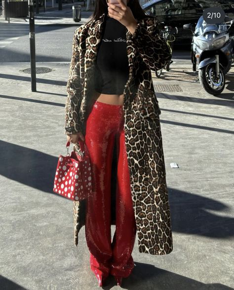 via @emnitta on ig Model Off Duty Style, Prada Coat, Leopard Print Outfits, Leopard Outfits, Look Rock, Dressed To Kill, Midi Skirts, Models Off Duty, Mode Inspo