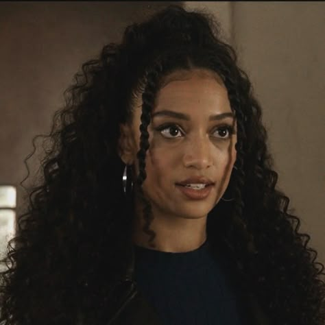 Olivia Baker Hairstyles, Athena Face Claim, Olivia All American, Samantha Logan Icons, Olivia All American Hair, Samantha Logan Aesthetic, James Potter Indian Fancast, Olivia Baker All American, Samantha Logan