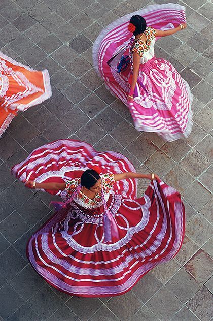 Smarty Dance . . . by Andrea R Huelsenbeck Modern Dans, Ballet Folklorico, Oaxaca City, Dancers Art, Mexico Culture, Postcard Art, Summer Hot, Indigenous Culture, Purple Love