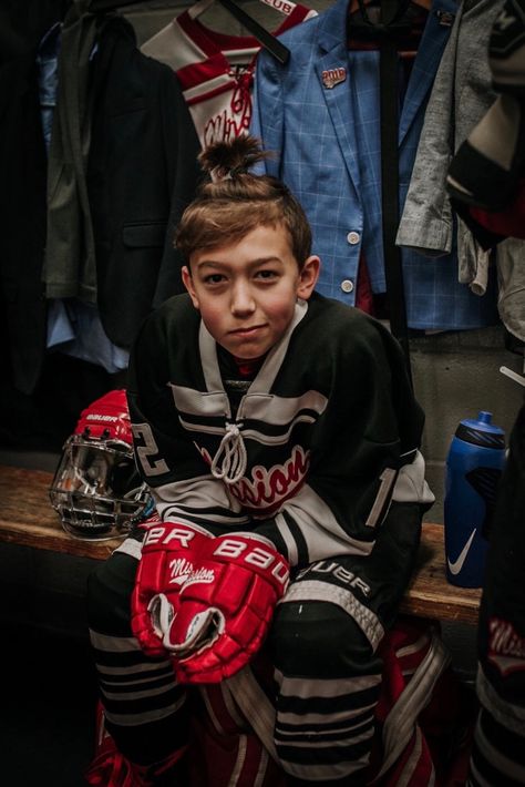 Hockey Photos, Hockey Kids, Hockey Pictures, Hockey Gear, Sports Photography, Pic Ideas, Ice Hockey, Picture Poses, Hockey