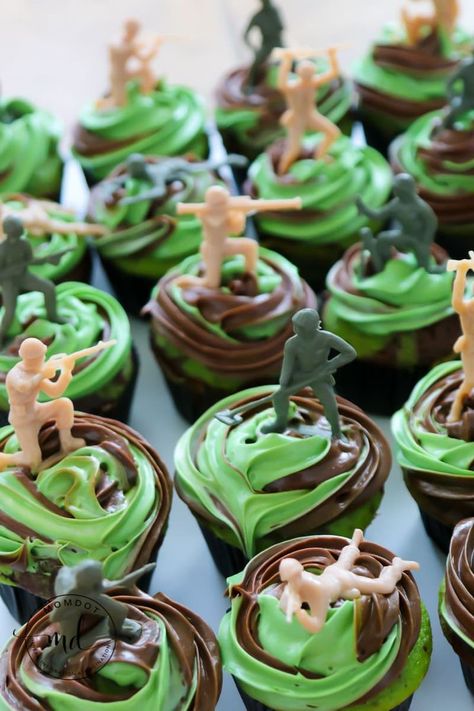 Call of Duty Cupcakes and Birthday Party Ideas, 6 Call of Duty Party games, plus party favor ideas to keep your COD birthday party a ton of fun Call Of Duty Cupcakes, Army Cupcakes, Army Birthday Cakes, Army Themed Birthday, Camo Birthday Party, Army Cake, Army Birthday Parties, Army Birthday, Camo Birthday