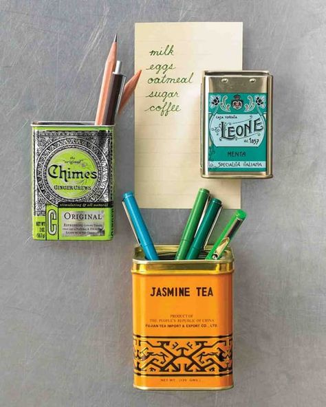 Good Ideas: 10 Ways Magnetic Storage Can Save Your Life | Apartment Therapy Upcycle Diy, Diy Kitchen Projects, Cool Dorm Rooms, Spice Tins, Martha Stewart Crafts, Diy Deco, Notice Board, Tea Tins, Vintage Tins