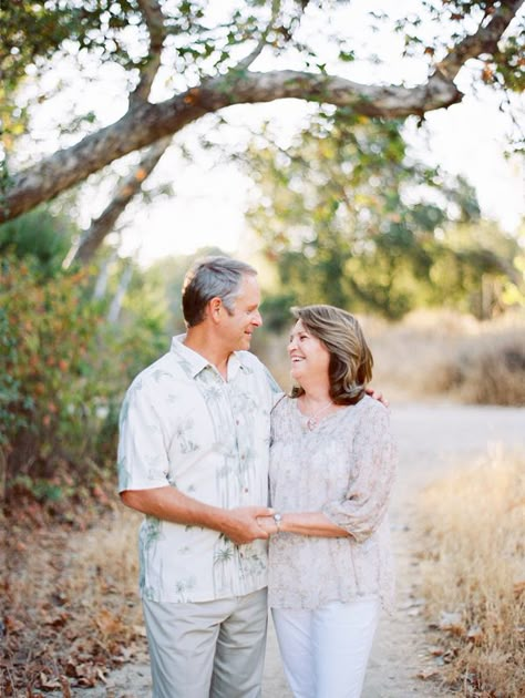 Grand Parent Photo Shoot, Middle Aged Couple Photography Poses, Older Couples Photoshoot Poses, Grandparent Photography, Older Family Photography, Anniversary Photography Poses, Older Couple Wedding, Older Couple Poses, Older Couple Photography