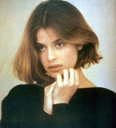 Hair Muse, Nastassja Kinski, 얼굴 그리기, Penteado Cabelo Curto, Dream Hair, Classic Beauty, Bobs Haircuts, Hair Goals, Bob Hairstyles