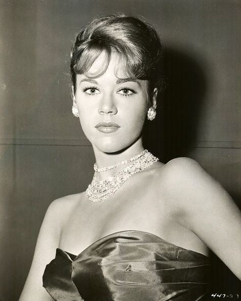 Jane Fonda, 1960 Jane Fonda Barbarella, Best Actress Award, Classic Cinema, Retro Beauty, Plain Jane, Swinging Sixties, Classic Actresses, Jane Fonda, Classic Beauty