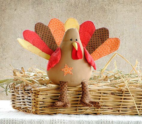 Invite These Charming Guests to Your Holiday Feasts - Quilting Digest Christmas Turkey, Paper Sewing, Softie Pattern, Turkey Pattern, Fall Sewing, Holiday Feast, Paper Sewing Patterns, Copy Paper, Pumpkin Pattern