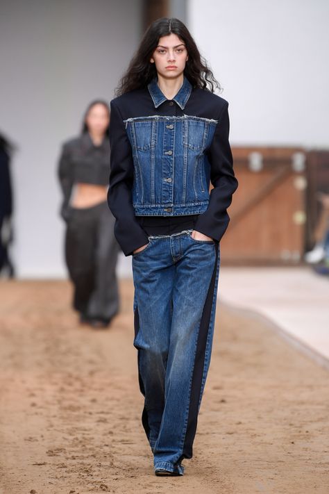 Androgynous Outfits, Fashion Week Trends, Fashionable Dresses, Winter 23, Moda Paris, Twill Jacket, Androgynous Fashion, Denim Trends, Pierre Cardin