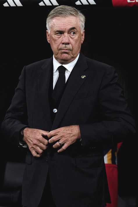 Carlo Ancelotti Wallpaper, Carlo Ancelotti Real Madrid, Real Madrid Manager, Alphabet Design Projects, Real Madrid Football Club, Fc Barcelona Wallpapers, Don Carlos, A.c. Milan, Real Madrid Wallpapers