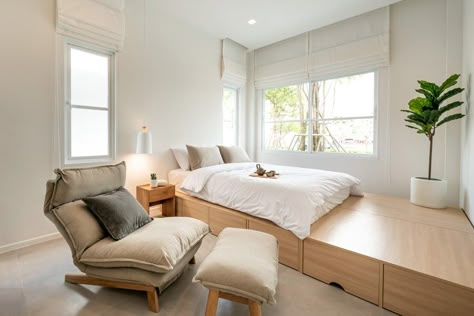 Thailand Has An Entire Neighbourhood With MUJI-Style Houses Muji Style Bedroom, Muji Style Interior, Muji Inspired Home, Muji Bedroom, Muji Interior, Japanese Style Bedroom, Muji Home, Muji Style, Japanese Home Design