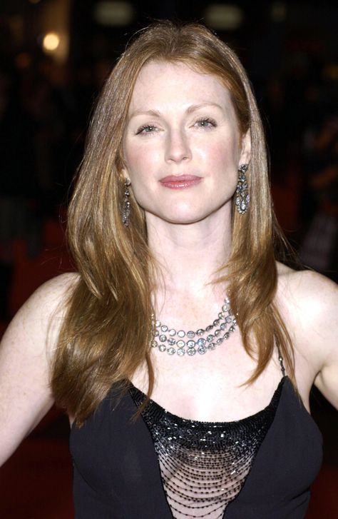 Julian Moore, Red Haired Beauty, Julianne Moore, Good Hair, Pictures Of People, Redhead Girl, Sketchbook Inspiration, American Actress, Redheads