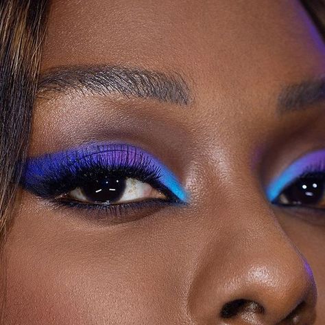 Color Block Eyeshadow, Mermaid Makeup Looks Eyeshadows, Blue Full Face Makeup, Blue Purple Eye Makeup, Purple And Blue Eyeshadow Looks, Blue And Green Eyeshadow Looks, Blue And Purple Makeup Looks, Blue Mascara Looks, Indigo Makeup