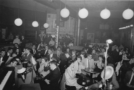 Club Vintage late 40s early 50s North Beach San Francisco, Jazz Lounge, Jazz Club, Film Inspiration, Music Promotion, Jazz Musicians, North Beach, Vintage Life, Iconic Photos