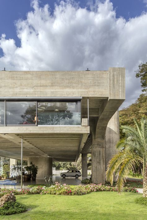 Brutalist House, Brutalism Architecture, Brutalist Buildings, Concrete Houses, Brutalist Design, Concrete House, Brutalist Architecture, Concrete Structure, Brutalism