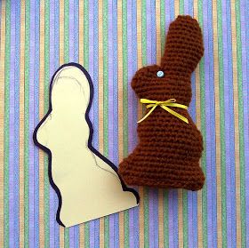 Delights-Gems: Crocheted Chocolate Easter Bunny Crochet Chocolate Bunny, Crochet Rabbits, Crochet Chocolate, Crochet Boutique, Easter Bunny Crochet Pattern, Crochet Holiday, Hand Knitting Diy, Chocolate Rabbit, Knitting Diy