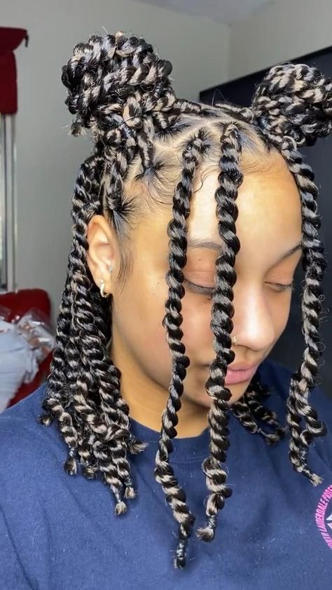 Hair Styles Braiding, Short Passion Twists Braids, Natural Passion Twists, Passion Twists Braids Short, How To Style Short Passion Twist, African Braids Hairstyles For Teens, How To Style Passion Twist Braids, Kinking Braids Hair Styles, Passion Twists Natural Hair