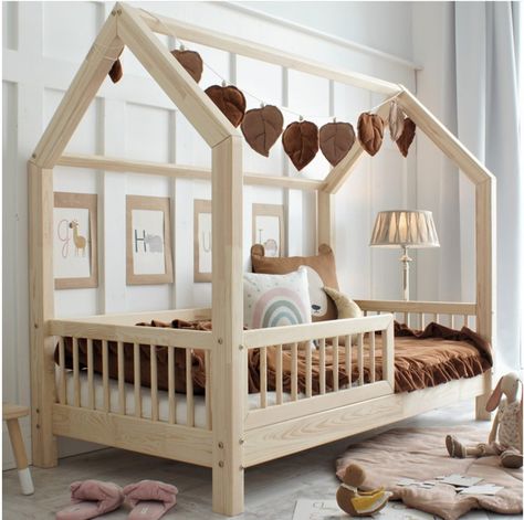 Twin House Bed, Montessori Floor Bed, House Beds For Kids, Kid Bed, Floor Bed Frame, Cool Kids Bedrooms, Kids Bedroom Inspiration, Dekorasi Kamar Tidur, Belek