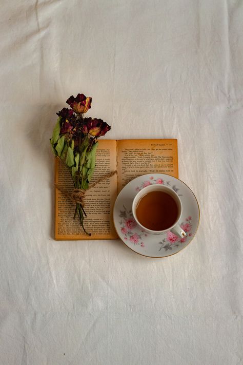 Evening tea with book
And fragrance of dried roses Book Flatlay Photography Minimalist, Flatlay Book Photography, Minimalist Flatlay, Vintage Flatlay, Book Flatlay, Tuesdays With Morrie, Flat Lay Inspiration, Book Photography Instagram, Dried Roses