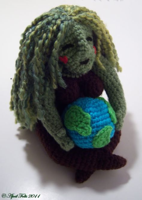 Delightful Mother Earth Crochet Doll /;) Witchy Crochet, Crocheted Dolls, Wiccan Crafts, Crochet Mermaid, Crochet Dolls Free Patterns, Halloween Crochet Patterns, Felt Projects, Fun Crochet, Crochet Fall