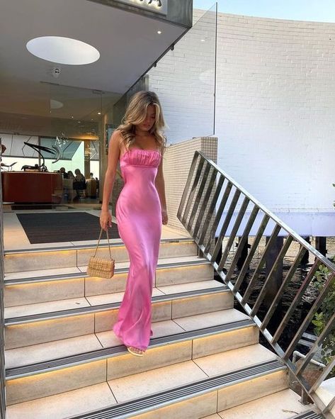 From barbie to dusty pink – discover the perfect shade of pink to be the best-dressed guest this wedding season! Spring Wedding Guest Dress, Summer Wedding Guest, Prom Dress Inspiration, Gala Dresses, Dresses Backless, Formal Dresses For Women, Wedding Guest Dress Summer, Maxi Dress Party, Guest Outfit