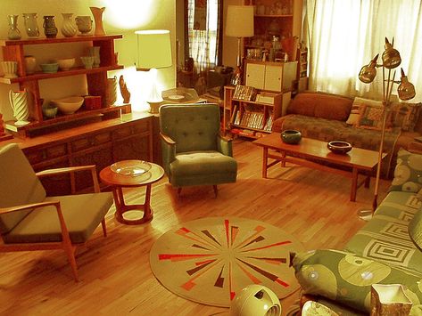 Living Room - 3 | The Red Wing pottery takes up most of the … | Flickr 1970s Living Room, 70s Room, Sala Vintage, 70s Living Room, Retro Rooms, 70s House, 70s Interior, Retro Interior Design, 70s Home