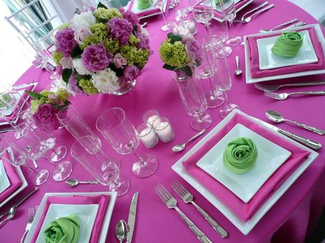 pretty pink Pink Green Wedding, Green Table, Small Plate, Green Decor, Pink Parties, Everything Pink, Green Item, Party Inspiration, Green Wedding