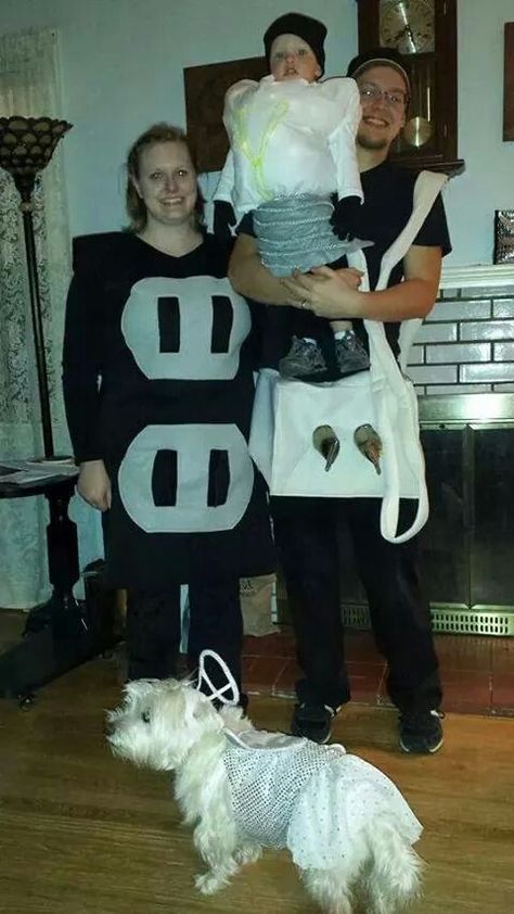 What a neat family costume idea: plug, socket and light bulb. Very crafty! Light Bulb Costume, Plug And Socket Costume, Battery Operated Lights, Baby Halloween Costumes, Family Halloween Costumes, Family Costumes, Family Halloween, Diy Halloween Costumes, Baby Halloween