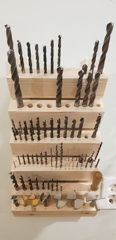 Shed Tool Storage Ideas Organisation, Drill Bit Storage Ideas, Socket Organizer Diy, Screw Storage Ideas, Toolbox Socket Organizer, French Cleat Tool Holders, Barn Organization Ideas, Drill Bit Organizer, Workshop Organisation