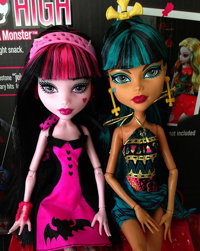 draculaura & cleo | Laila X | Flickr Cleo And Draculaura Halloween, Draculaura And Cleo, Claud Wolf And Draculaura, G3 Draculaura Doll, Clawd And Draculara Monster High, Gen 3 Draculaura Doll, Moster High, Monster High Dolls, Monster High