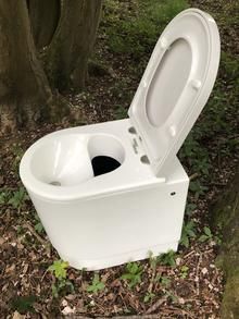 Compost Toilet, Eco Friendly Toilet, Dark Holes, Composting Toilets, Outdoor Toilet, Splash Screen, Composting Toilet, Black Bucket, Composting