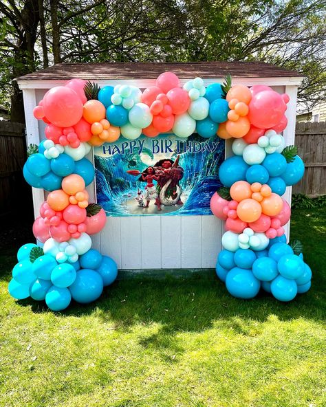 We love Moana😍🌸 Contact @dfabs.decor for your next event‼️ *Balloon garland by @dfabs.decor & backdrop provided by our client* #balloonsdecor #balloongarland #moana #moanabirthday #explore #explorepage✨ #balloonartist #balloonartists #moanaparty #birthday #birthdaygirl #party #balloondecor Moana Birthday Balloons, Moana Balloon Garland, Moana Balloon Arch, Moana Theme, Decor Backdrop, Moana Birthday Party, Moana Party, Moana Birthday, Birthday Party Balloon