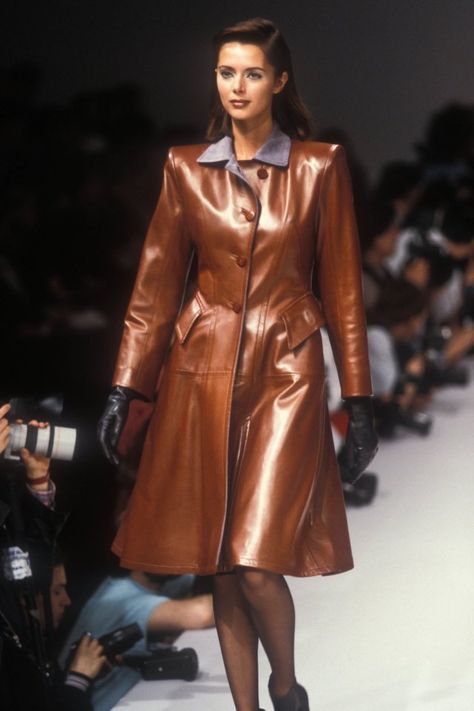 Hermès - Fall 1995 RTW Hermes Runway, Runway 90s, Model 90s, Ines Rivero, Models 90s, 90s Runway Fashion, Fashion Illustration Vintage, Couture Runway, Beauty And Fashion