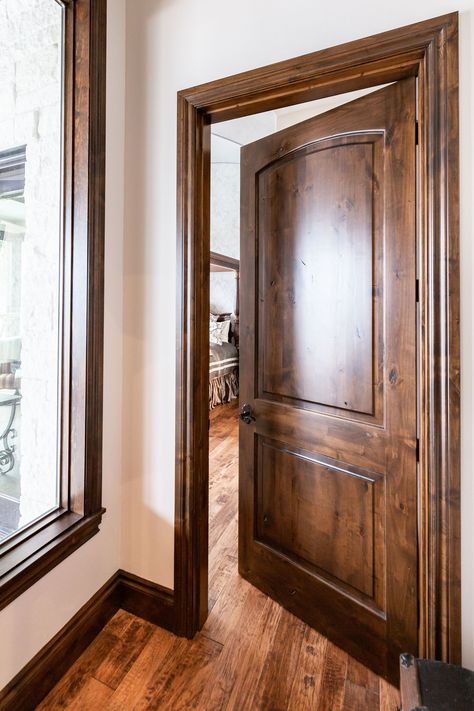 This large natural wood door is a timeless piece. And when combined with natural wood trim and natural wood flooring, it becomes a timeless masterpiece. Woodgrain Doors offers doors like this one as well as many other varieties. Check them out! Interior Doors Stained, Brown Interior Doors, Stained Wood Trim, Natural Wood Trim, Wood Baseboard, Dark Wood Trim, Stained Trim, Doors And Trim, Wood Interior Doors