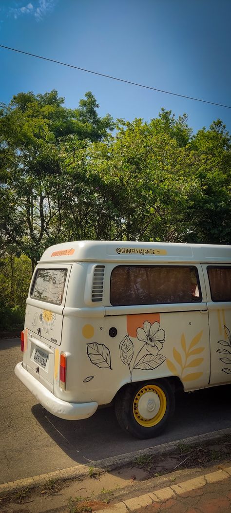 Vintage Vw Camper, Kombi Van, Bus Ideas, Kombi Home, Hippie Bus, Vintage Vw Bus, Hippie Van, Vintage Vw, Vw Camper