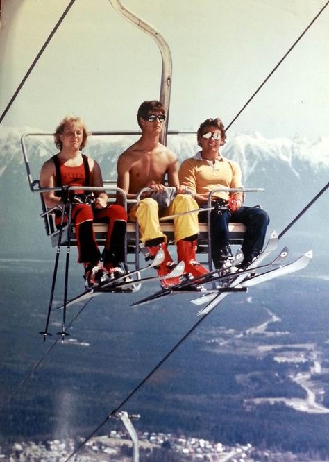 Vintage Skiing Aesthetic, Mode Au Ski, Vintage Ski Photos, Ski Canada, Old Skis, National Geographic Photography, Skiing Aesthetic, Ski Aesthetic, Ski Party