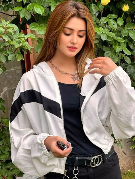 Muskan Siddique, Women Dp, Urdu Poetry Ghazal, Jannat Mirza, Attitude Dp, Best Couple Pics, Celebrity Children, Best Couple Pics For Dp, Actress Hairstyles