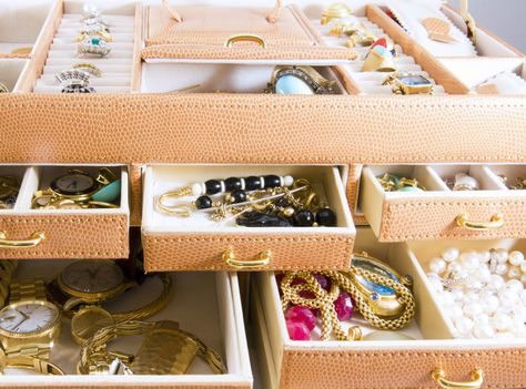 How to Build a Jewellery Collection. #thediamondstoreuk #jewellery #collection #diamonds Ways To Wear A Scarf, Packing Jewelry, Jewelry Appraisal, Jewelry Fashion Trends, Expensive Jewelry, How To Wear Scarves, Old Jewelry, Jewelry Online Shopping, Keep Jewelry