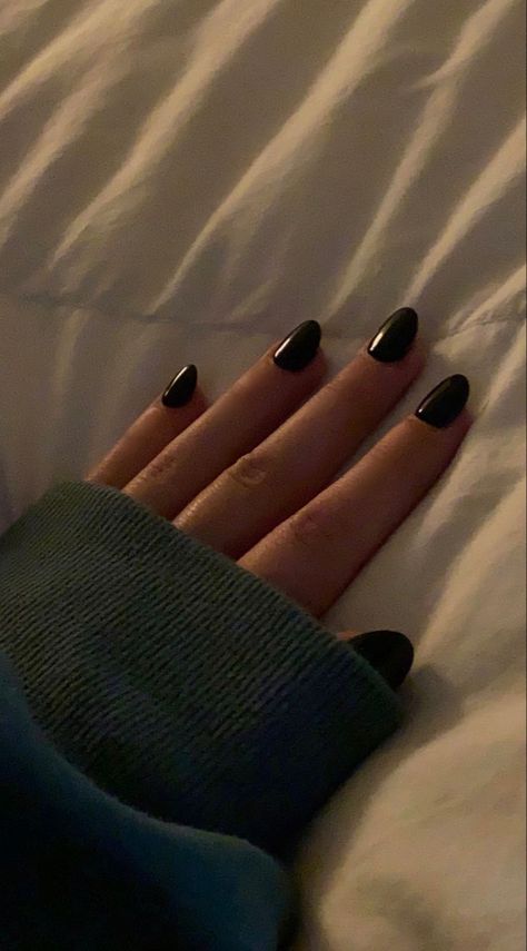 Short Round Black Nails, Short Black Nails Acrylic, Black Almond Acrylic Nails, Black Natural Nails, Black Simple Nails, Short Black Nail Ideas, Black Short Acrylic Nails, Short Black Almond Nails, Black Gel Nails Short