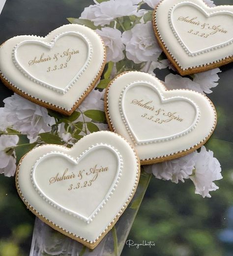 Nikkah Cookies, Wedding Reception Cookies, Wedding Cake Cookies Decorated, Married Cookies, Wedding Cookies Decorated Simple, Simple Wedding Cookies, Wedding Sugar Cookies Decorated, Wedding Royal Icing Cookies, Heart Wedding Cookies