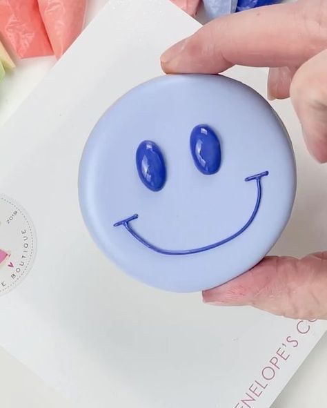 Victoria Jones | Decorated Sugar Cookies | Keller, TX on Instagram: "Hope this smiley face cookie brightens your day 🙂  Cutter @killerzebras - code LPC saves 10%! Color @thesugarart - code LPC10 saves 10%  #smileyface #decoratedsugarcookies #royalicing #cookiedecorating #cookiedecoratingvideo #cutecookies #blueaesthetic #edibleart #dfwcookies #colorfulcookies   How to decorate cookies with royal icing, cookie decorating for beginners" Smiley Face Sugar Cookies, Smile Cookies, Cut Out Cookies, Cute Cookies, Edible Art, Smiley Face, Birthday Cookies, Royal Icing Cookies, Blue Aesthetic